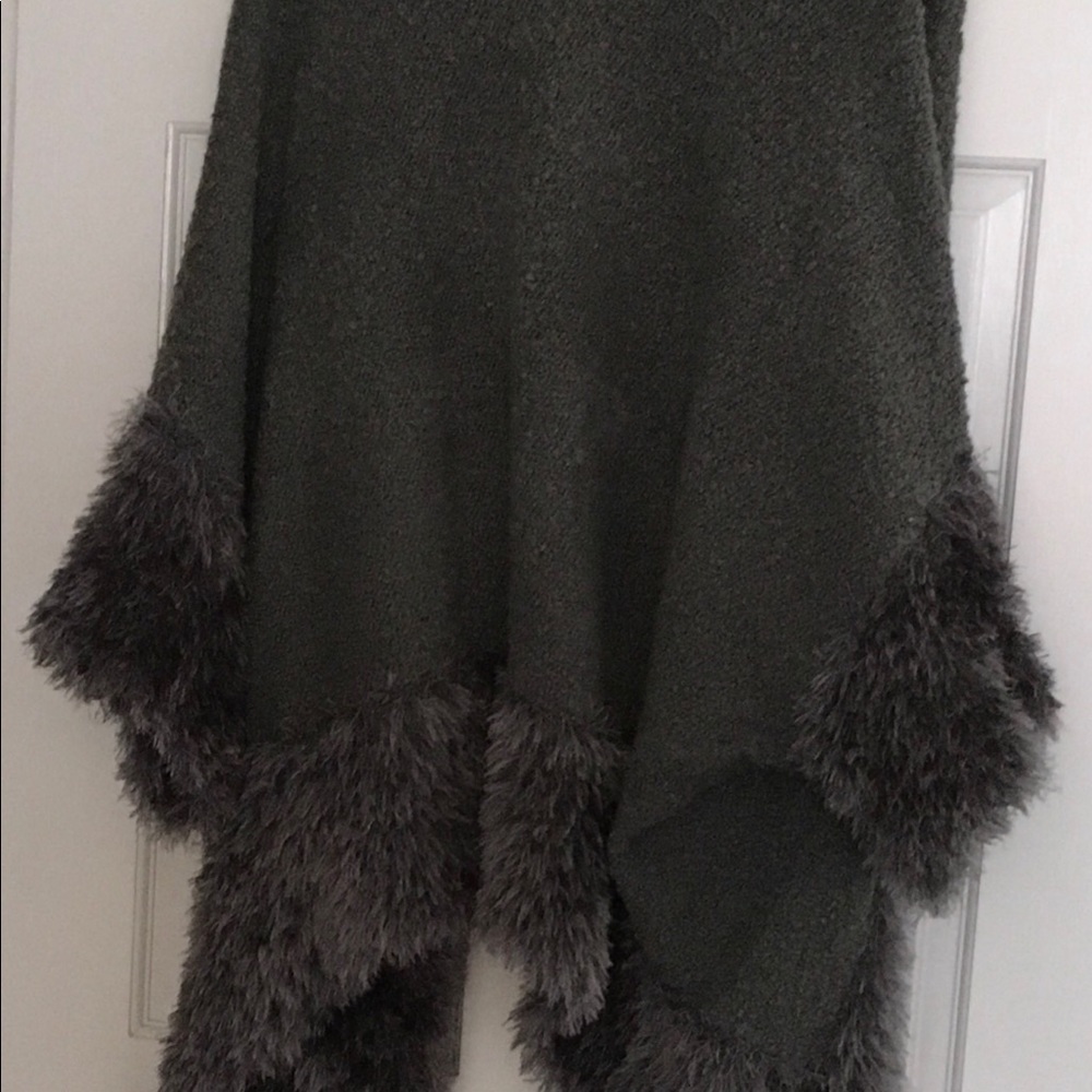 Fun, Furry Cape - Picture 2 of 6